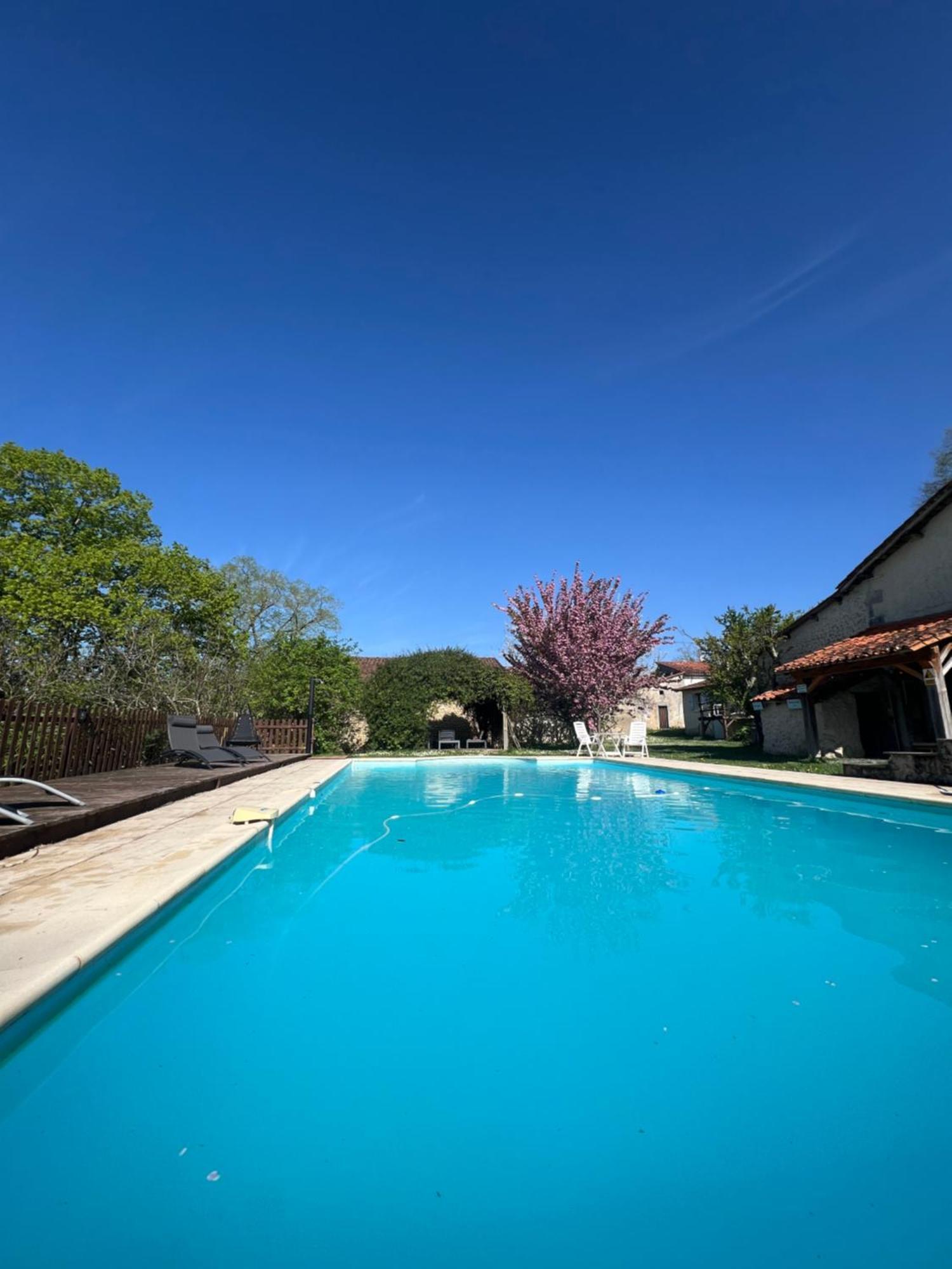 La Colline De Tilleul - Les Deux Puits - Cosy Cottage With Swimming Pool Near Aubeterre Saint-Romain  Zewnętrze zdjęcie